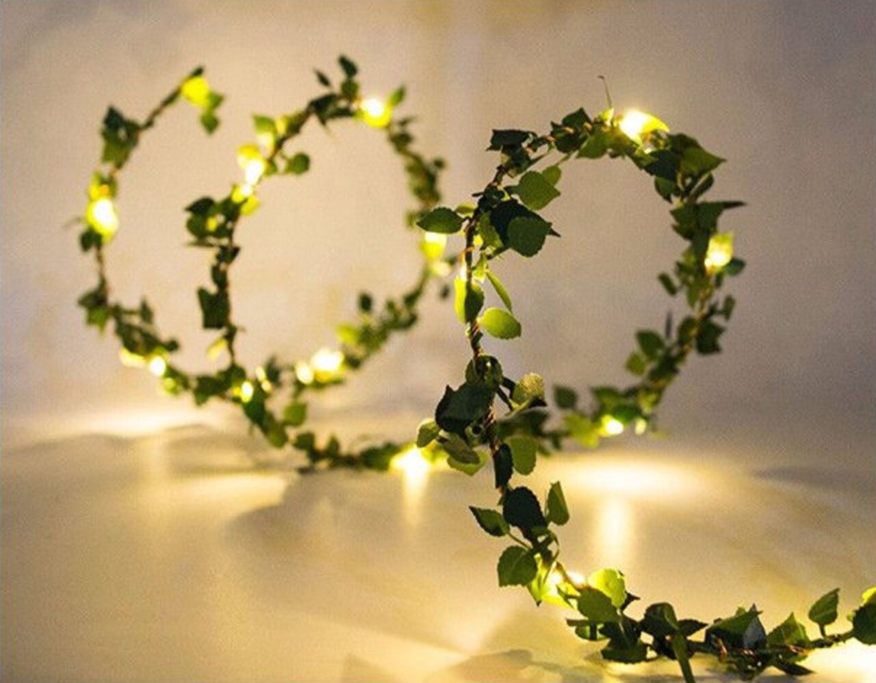 Perfect Holiday 20 LED MICRODOT LIGHTS WITH SMALL GREEN LEAF, LIGHTED LENGHT: 6.5 FT (1.98 M), SPACING 10CM, LEAD WI